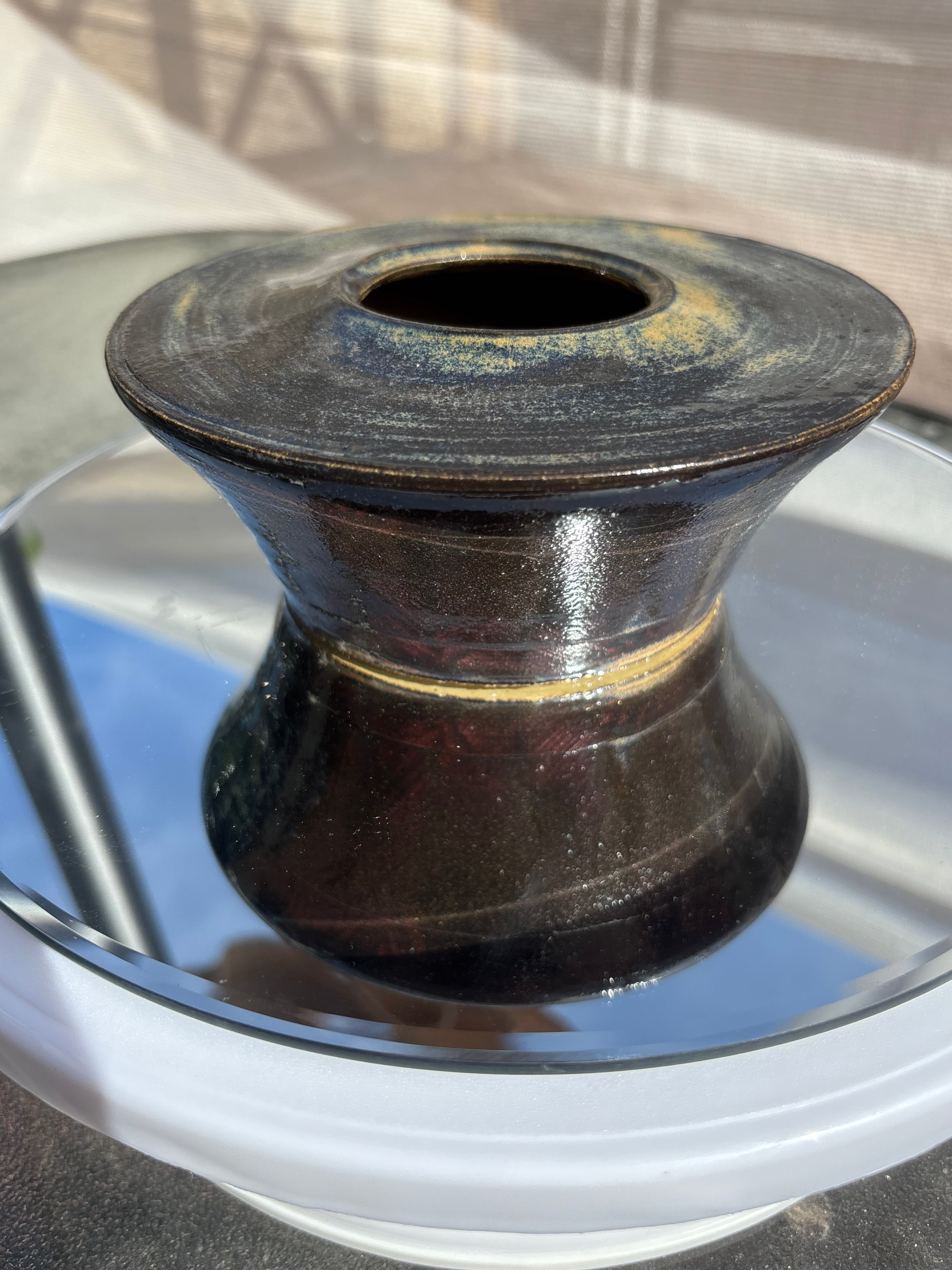 Angular Pin frog Vase